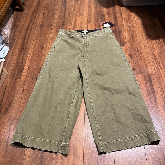 Sold - Picture 1 of 3